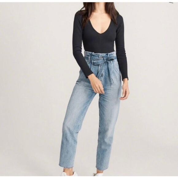 Abercrombie & Fitch Vintage Inspired Ultra High Rise Paperbag Raw Hem Mom Jeans - Picture 2 of 13